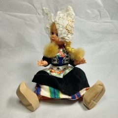 Souvenir Plastic Doll Sleep Eyes Traditional Dutch Folk Costume Wooden Shoes