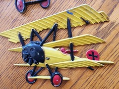 Set Of 2 Vintage 1975 Homco Cast Metal Airplanes Wall Plaques USA Biplane