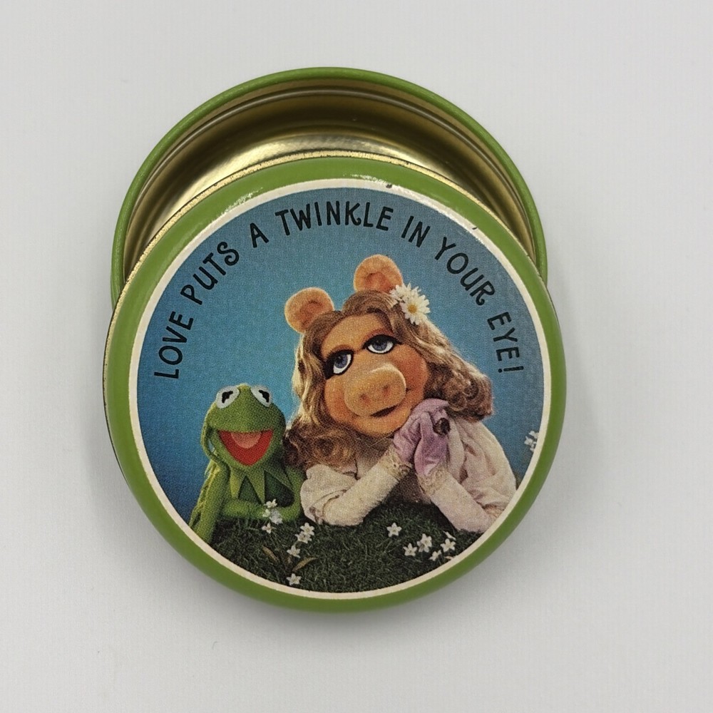 Vintage 1980 Hallmark Muppets Tin Kermit The Frog and Miss Piggy 2 inch diameter