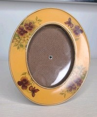 Vintage Bucklers Fifth Ave NY Oval Enamel Floral Frame Gold Tone