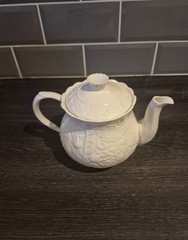 Belleek Serenity Floral Tea Pot – Ireland – Excellent Condition