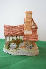 David Winter Cottages Tom Fool’s Cottage In original box. Signed by David Winter