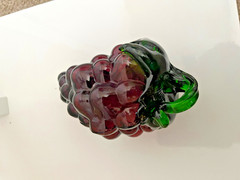VTG HAND BLOWN ART GLASS GRAPE CLUSTER PURPLE & GREEN WINE THEME 6.5″ X 4″