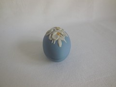 Wedgwood Tricolor White & Yellow On Blue Jasperware 2.75″ Crocus Flower Egg Box