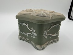 💚🏺 Vintage German Jasperware‑Style Green Trinket Box – Neoclassical Relief