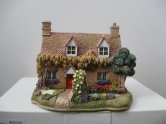 Lilliput Lane Cottages Damson Cottage Mint in original box with deed. L3526