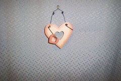 HAND CRAFTED COUNTRY WOOD WALL HANG “3.5” PEACH TRIMMED HEART” ( New Old Stock)