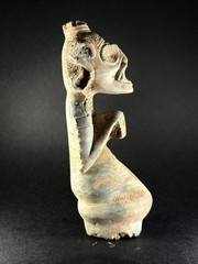 RARE ANCIENT PRE COLUMBIAN STONE CARVED TAINO BEHIQUE CROUCHED POSITION C 900AD