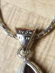 2005 Avon NA 18″ Color Pear Necklace with Luminous Accents