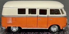 Vintage Kinsmart Volkswagen Classical Bus Orange Ivory Bass Scale 1/32 Model
