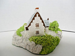 CRe Irish Country Cottage “Gate Lodge Co. Galway CC-011 Figurine/House 2.75” H