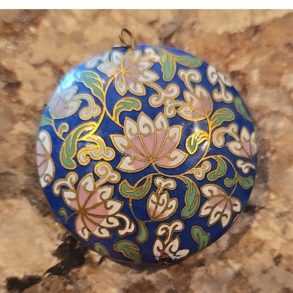 Vintage Chinese cloisonné pendant featuring a floral design.