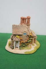Rare Lilliput Lane Classics Double Cottage Mint in original box.
