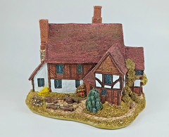Vintage 1988 Lilliput Lane Crown Inn, Handmade in Cumbria United Kingdom.