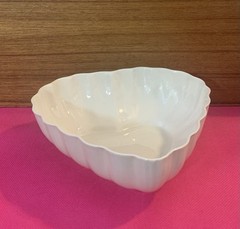 VTG Belleek Porcelain HEART SHAPED TRINKET DISH Scalloped & Ruffled Edge Ireland