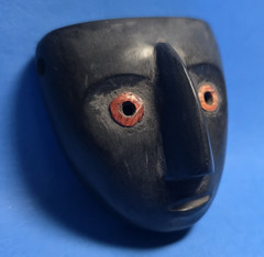 PRE-COLUMBIAN MIXTEC PYRITE STONE BIRD-FORM PENDANT 1200 AD-1500 AD