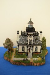 Harbour Lights Spring at Fort Tomkins, NY MIB with COA. Signed. HL652