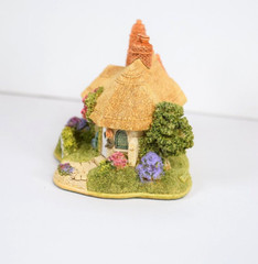 Lilliput Lane Dun Romin L2910. Mint in its original box with a deed.