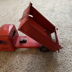 1940’s Structo Toys Diamond T Dump Truck Steel 20” Fireball Motor Red
