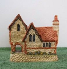 David Winter Staffordshire Vicarage. In excellent condition with COA, boxed.