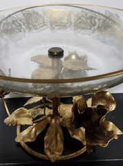 VINTAGE MID CENTURY ITALIAN 24K GOLD COLORED GILT TOLE ROSE PEDESTAL CANDY BOWL