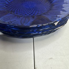 4 Vintage Royal Sapphire Blue Avon 7 3/4″ Salad/Dessert plates Made in France