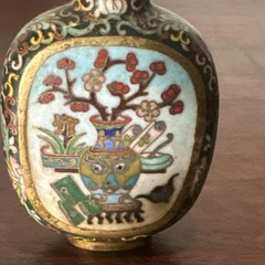 A stunning 19th Century Chinese cloisonne snuff bottle 276