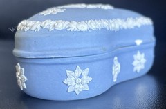 Wedgwood Jasperware heart-shaped trinket box