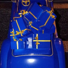 La Prairie Blue Gold Collectible Decorative Model Car Switzerland Plastic