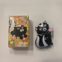 Vintage Avon Glace Pin Pal Sniffy the Skunk Easter old Stock 1972