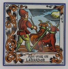 Spanish Ceramic Tile Aqui Vive Un Labrador Farmer Oxen Farming Image 8″ Square