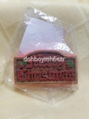 Vintage Hallmark Merry Christmas sign holly wood-look Pin in original packaging