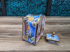 VTG Enameled Miniature Teapot Cat Looking in Mirror Unbranded Blue WHIMSICAL