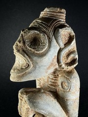 RARE ANCIENT PRE COLUMBIAN STONE CARVED TAINO BEHIQUE CROUCHED POSITION C 900AD
