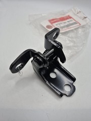 Honda CR-V Mk3 2009- Genuine Right Hand Rear Lower Door Hinge 67920SWA003ZZ