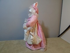 HANDMADE CERAMIC HEAD MOMMY RABBIT WITH 4 BABIES IN APRON 8” FIGURE UNBRANDED