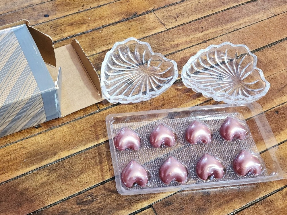 NOS Avon Hearts from the Heart Bath Pearls w Lead Crystal Covered Dish Unused