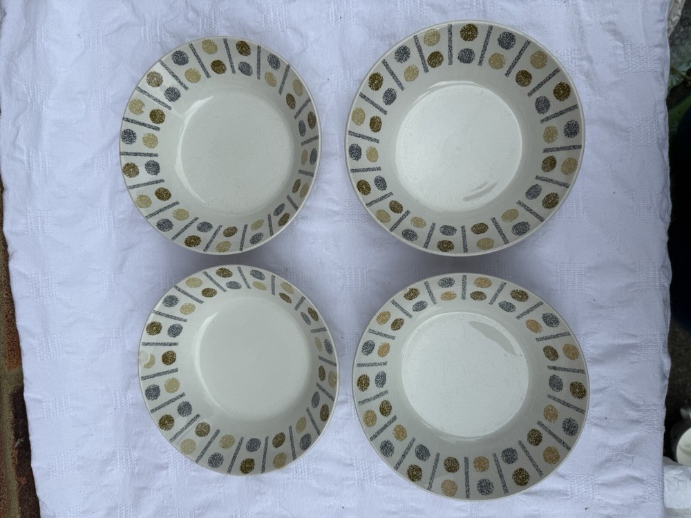 Midwinter Oakley 4 x cereal dessert bowls (two with small chips)