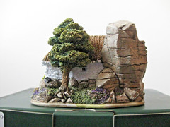 Lilliput Lane Over The Sea To Skye. Mint in its original box with a deed.