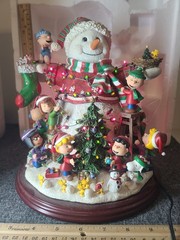 Danbury Mint Lighted The Peanuts Christmas Snowman Charlie Brown Snoopy