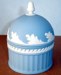 Wedgwood Blue Jasper Acorn Domed Box 5″H White Leaf Bas Relief England New