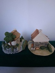 The Irish Heritage Collection “Quiet Man” & “Egg House” Resin Cottages