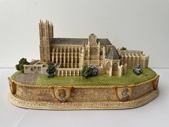 Lilliput Lane “Westminster Abbey” Britain’s Heritage – Code L2285 (2000) – Boxed