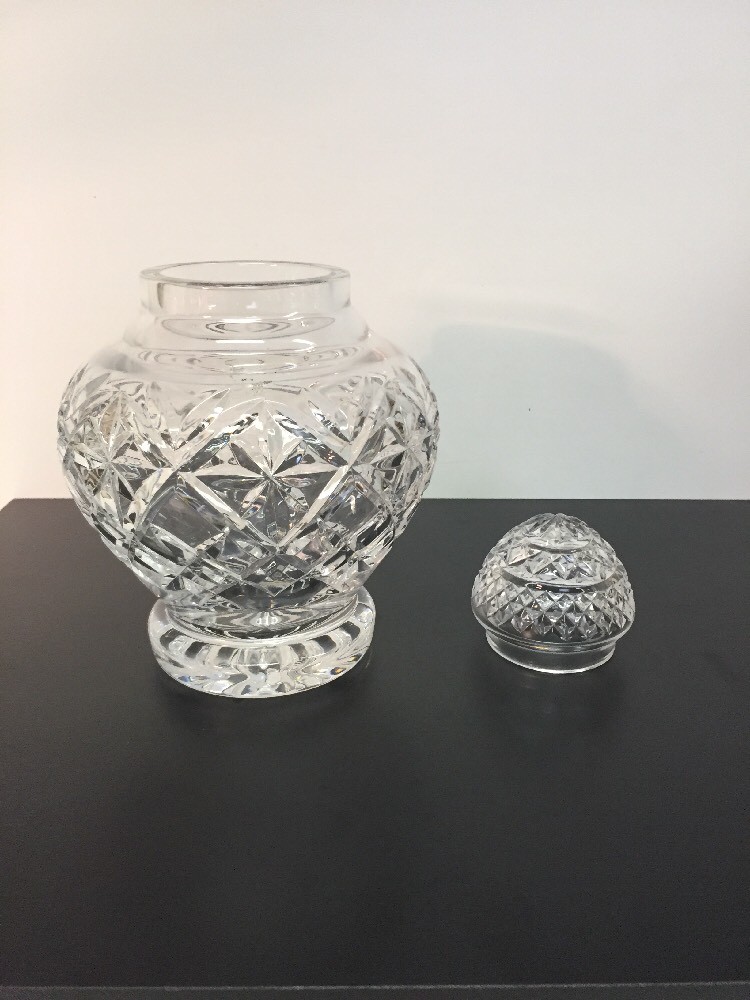 HAND CUT CRYSTAL GINGER JAR STYLE VASE WITH AN UN-MATCHING LID COVER,