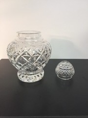 HAND CUT CRYSTAL GINGER JAR STYLE VASE WITH AN UN-MATCHING LID COVER,