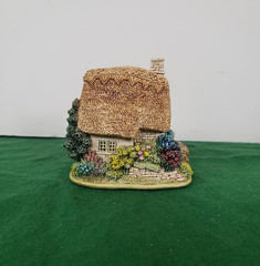 Lilliput Lane Paradise Lost L2612. Mint in its original box with a deed.
