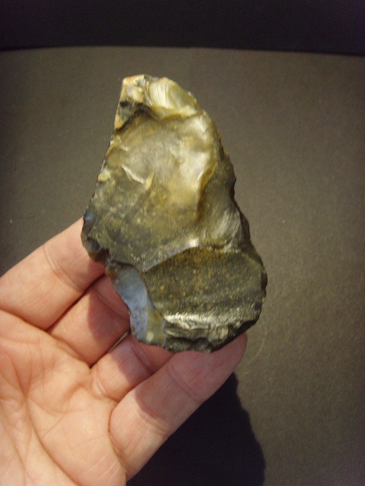 Lower Paleolithic – fine unifacial Acheulean scraper. c.450,000+ BP.