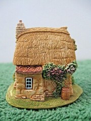 Lilliput Lane Cottage Cockleshells Mint in its original box. L2088