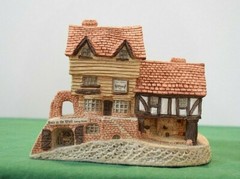 David Winter Market Street In original box with a COA.
