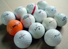 ONE LOT OF 13 GOLF BALLS **** UN LOT DE 13 BALLES DE GOLF